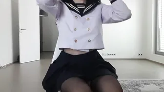 Elles loves to put fingers in forbidden places