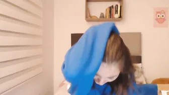 angelaagh wicked girl fingers her shaved holes