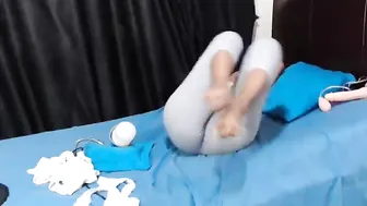 leandra_zv sweet lady takes off her dress