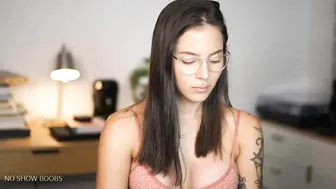effyloweell busty wench masturbates pussy
