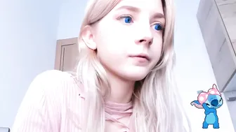 oh_honey_ beautiful bitch enjoys cunnilingus