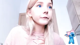 oh_honey_ beautiful bitch enjoys cunnilingus