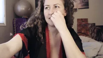 roxyrolla cute babe licks dildo