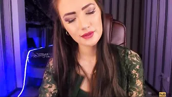 Ju-lia attractive slut dancing striptease