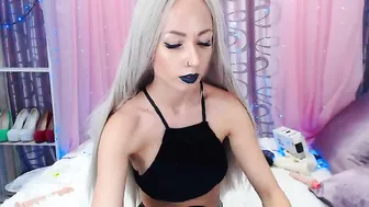 HelgaPotaki pounding her pussy