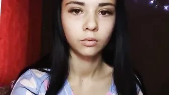 Honey-Molly web model fucks herself with a dildo