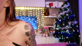 karinka1sex cute chick jerking her pussy with a phallus