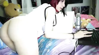 lana_rain jerking on the chair