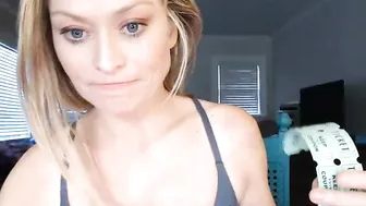 jessperation hot brunette girl gently masturbates cunt