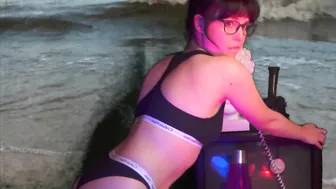 psychedelicariaa three fingers into the vagina