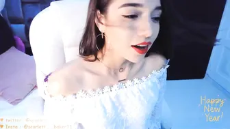 scarlett__baker flows from all holes
