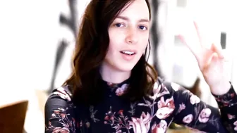 maeveminx busty female fucks point with a strap-on