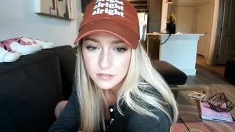 texasthicc busty prostitute fucks wet holes