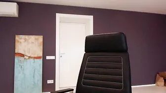 hollashow busty bitch in stockings masturbating with fingers