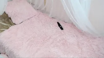 jessica_ashley busty doll gently pulls pussy