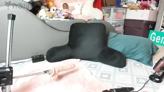 pr3ttyp1nkpussy confused pulls both holes