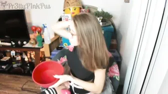 pr3ttyp1nkpussy gorgeous babe masturbates with a vibrator