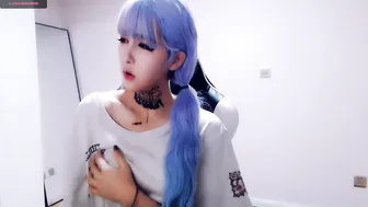 cute_dami elegant slut caresses shaved cunt