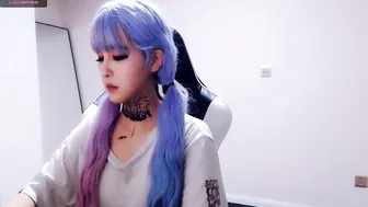 cute_dami elegant slut caresses shaved cunt