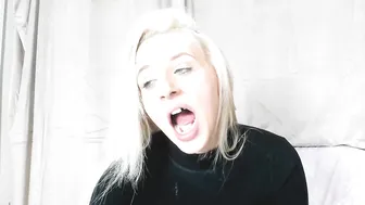 fuckbate20155 graceful beauty exposes big boobs