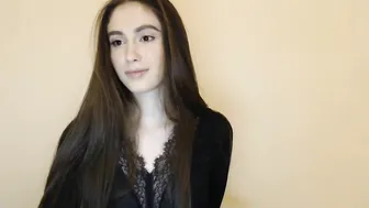 snowww_white cute chick jerking her pussy with a phallus