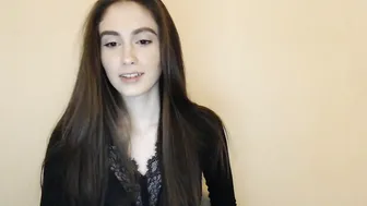 snowww_white cute chick jerking her pussy with a phallus
