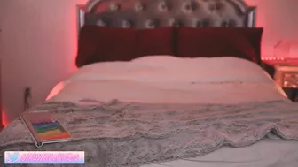 chroniclove blissful slut squeezes vagina
