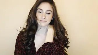 snowww_white flawless shows her dresses and underwear