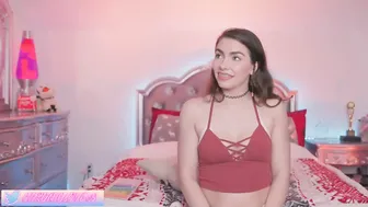 chroniclove hot female fucks pussy