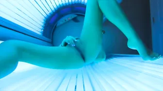 Nikki Eliot busty chick rubs her body with oil