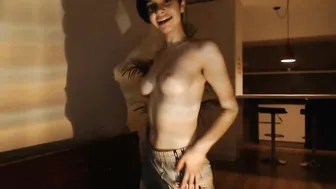 feluriann cute lush bitch pulls pussy