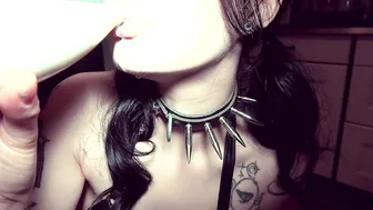 Alissa Noir slut in tattoo masturbating pussy in the shower