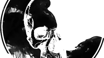 Alissa Noir adorable chick pulls the vagina with fingers