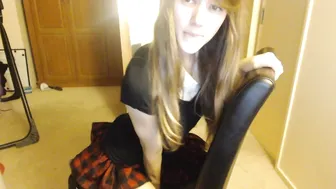 MissAlice_94 hot lady fucks her shaved pussy