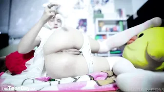 Lana Rain gorgeous model fucks cunt