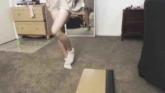 MissAlice_94 sultry slut fucks her pussy