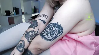 AnnaCrimsFuck sexy schoolgirl posing in a mini skirt