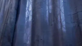 miss_777 busty chick gently pulls pussy