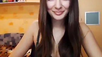 miss_777 busty chick gently pulls pussy