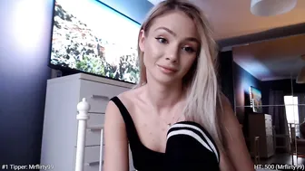 yveline babe jerking off her cunt