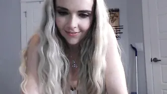 scarlettmiles spectacular babe jerks off anus