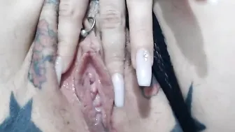 missdivinna cute queen sucking penis