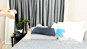 cute_lee thick mare fucks both holes