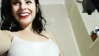 kickaz pretty lady gently masturbates cunt