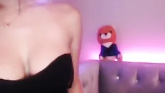 sincityvee slut fingers her pussy