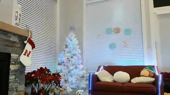 arianina passionately teasing the clitoris