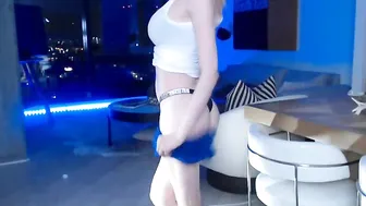 alexis elite woman pulls a cap