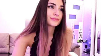 girllynx bitch in stockings gets squirt