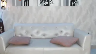 Sexualspring incendiary slut pulls his cap with his fingers