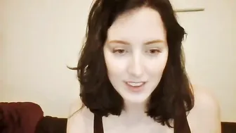 girl_snowwhite young trash masturbates shaved pussy